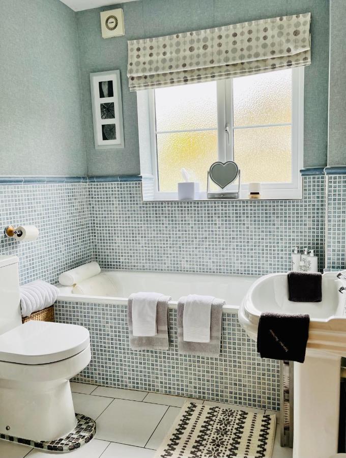 Woodbriar Bed & Breakfast Penmaenmawr ภายนอก รูปภาพ